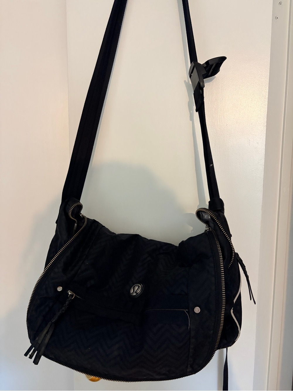 Lululemon Yoga Moto Messenger bag